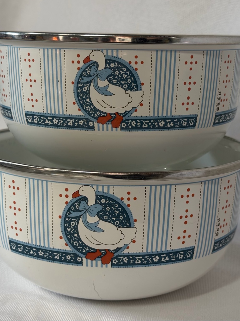 Set of 2 Baker Hart & Stuart Goose Vintage mixing bowls